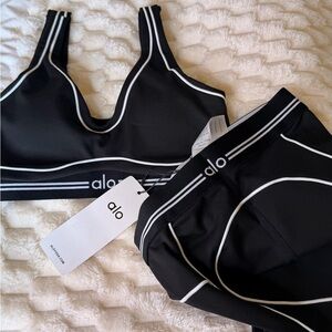 Can’t fit!! ALO Yoga Black Sports Bra and Legging Set with White Trim